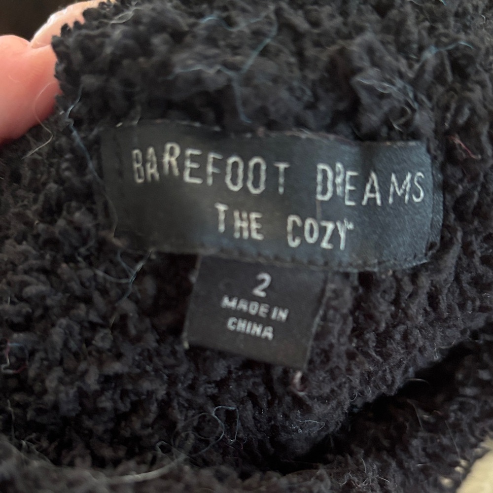 Barefoot dreams “the cozy” size 2, with hood